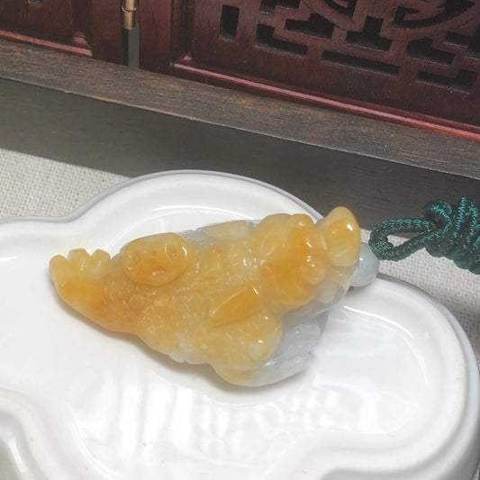 45 mm Grade A Yellow Brown Handmade Carved 3 Leg Legged Toad Display Pendant TC