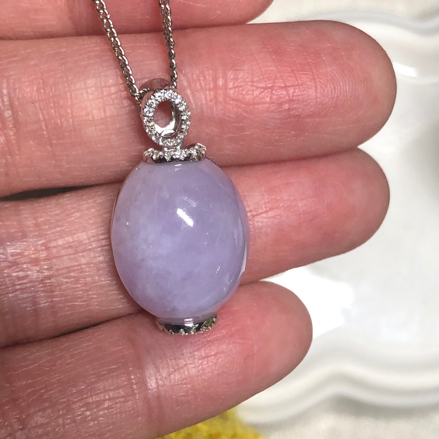 19.1mm Grade A Lavender Cabochon Pendant Set On 18K White Gold With Diamonds