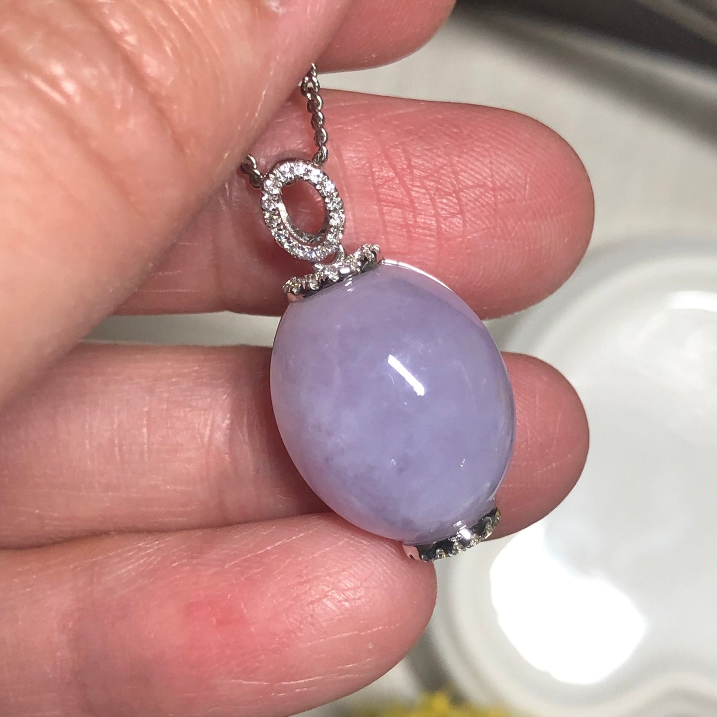 19.1mm Grade A Lavender Cabochon Pendant Set On 18K White Gold With Diamonds