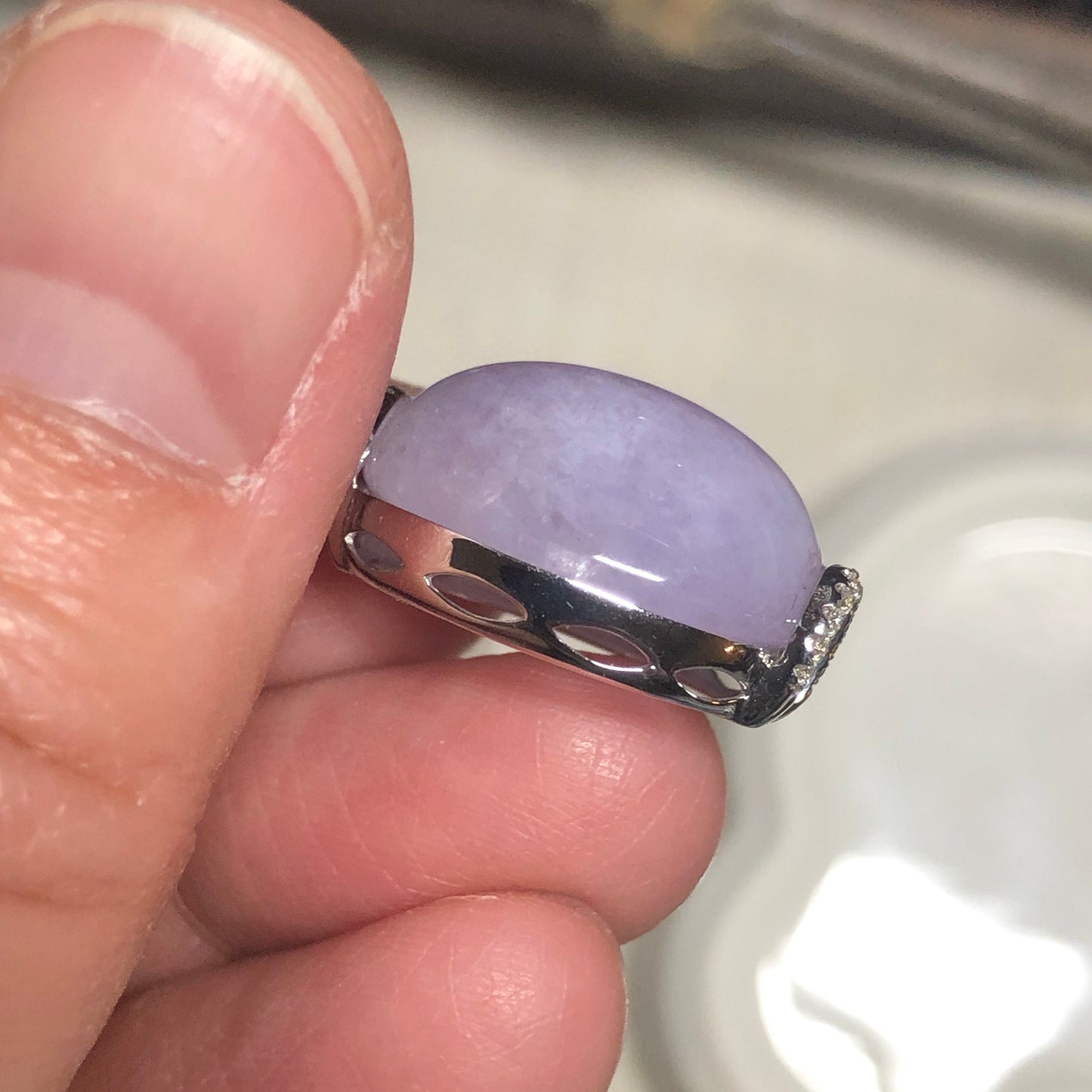 19.1mm Grade A Lavender Cabochon Pendant Set On 18K White Gold With Diamonds