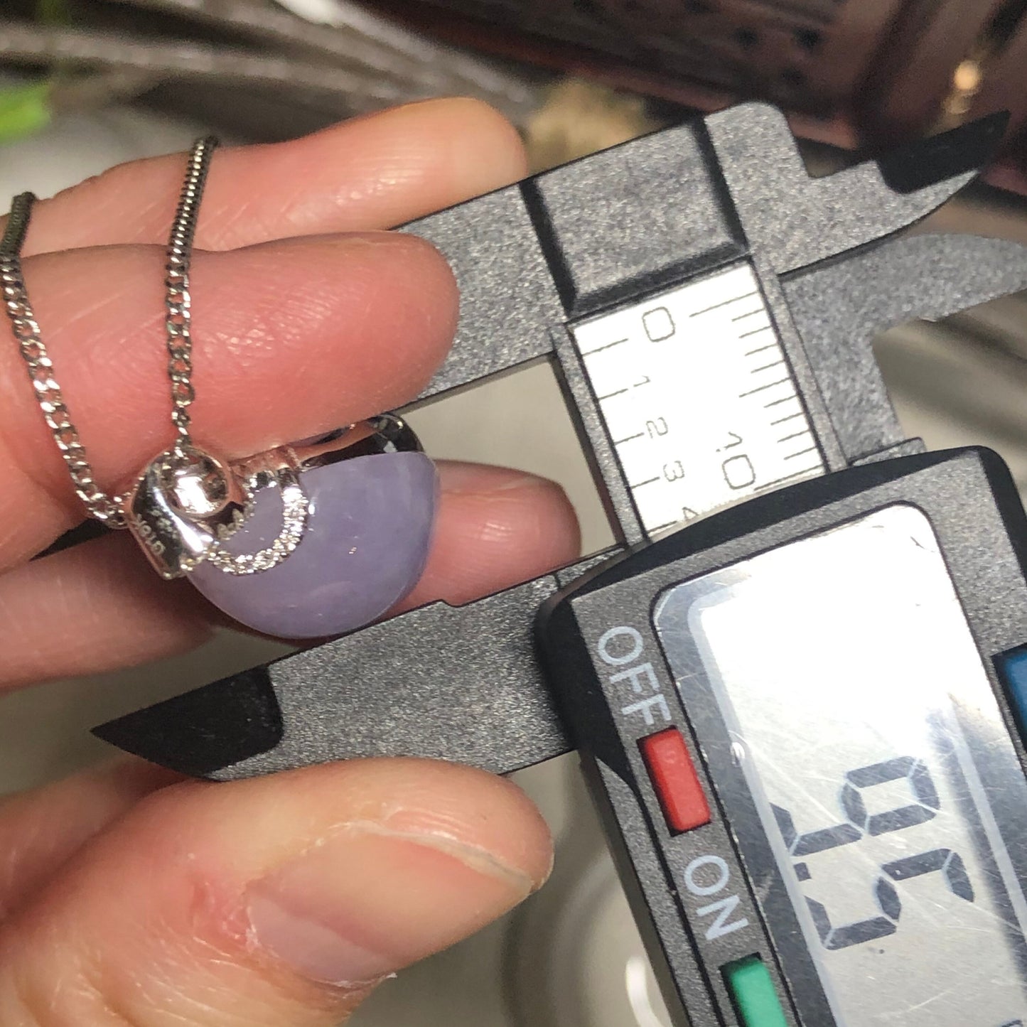 19.1mm Grade A Lavender Cabochon Pendant Set On 18K White Gold With Diamonds