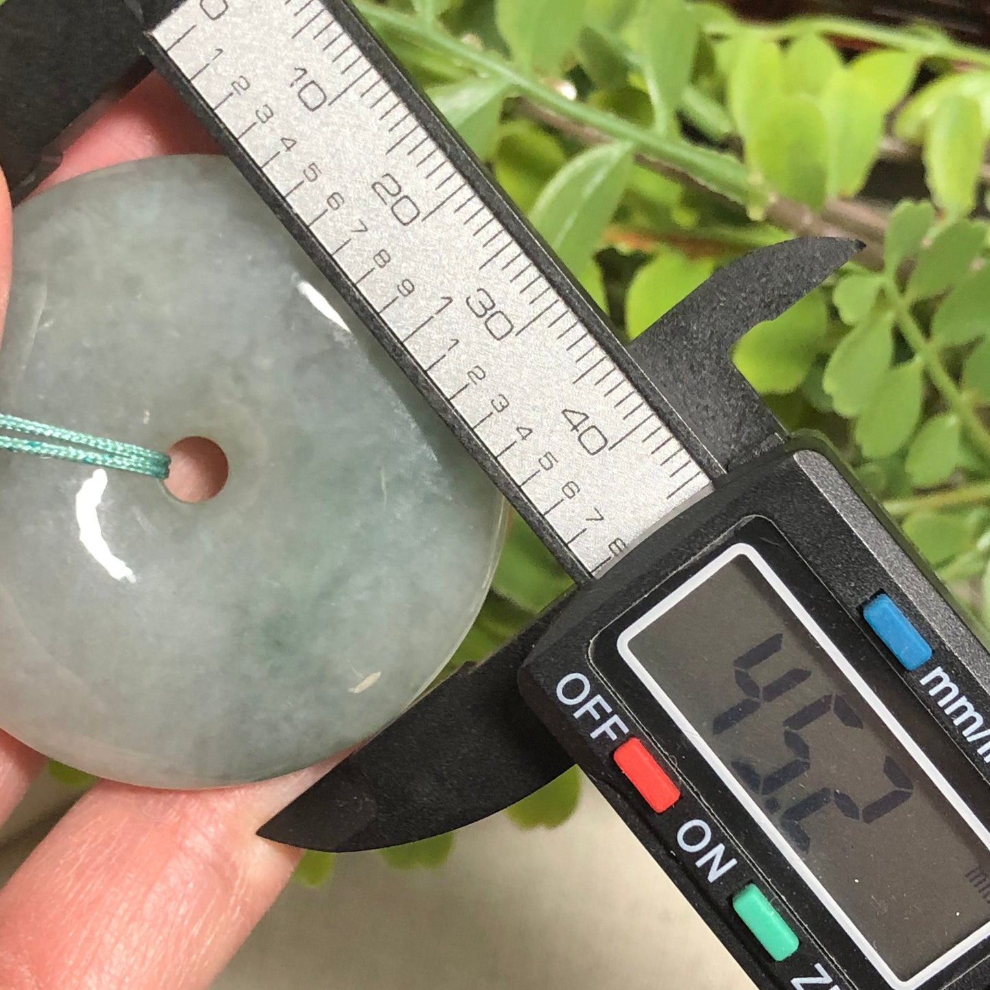 45.2mm Jadeite Jade Green Float Flowers Peace Donut Pendant Neck Rope Tie