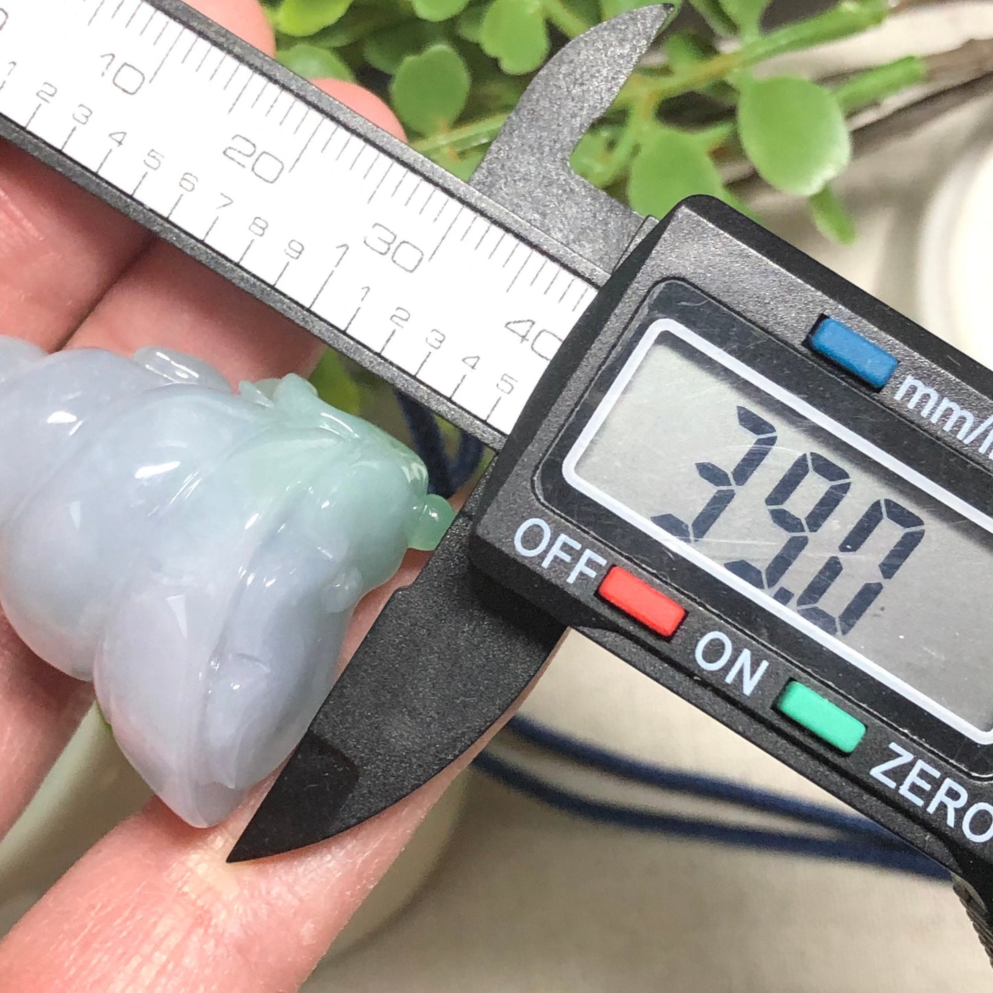 39mm Grade A Jadeite Jade Carved Moss Green Sea Shell Pendant Neck Rope Tie