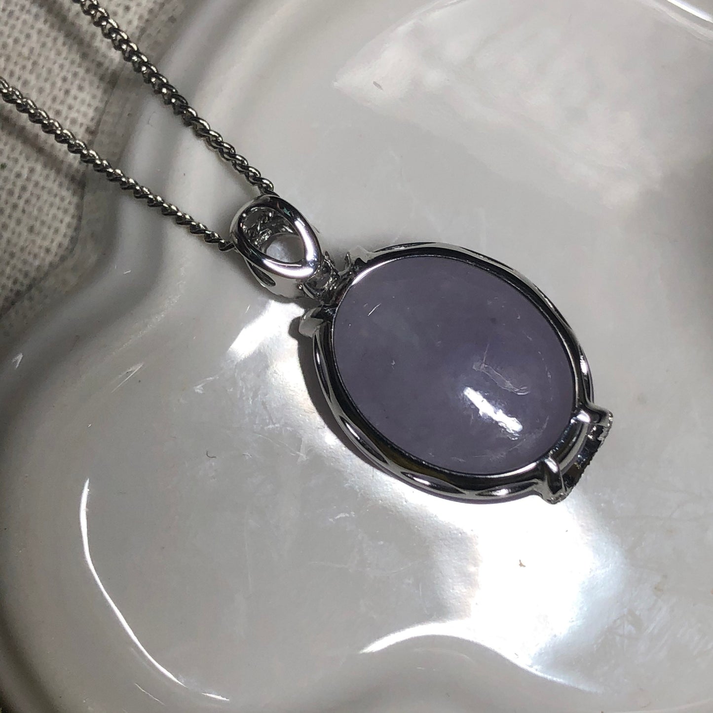 19.1mm Grade A Lavender Cabochon Pendant Set On 18K White Gold With Diamonds