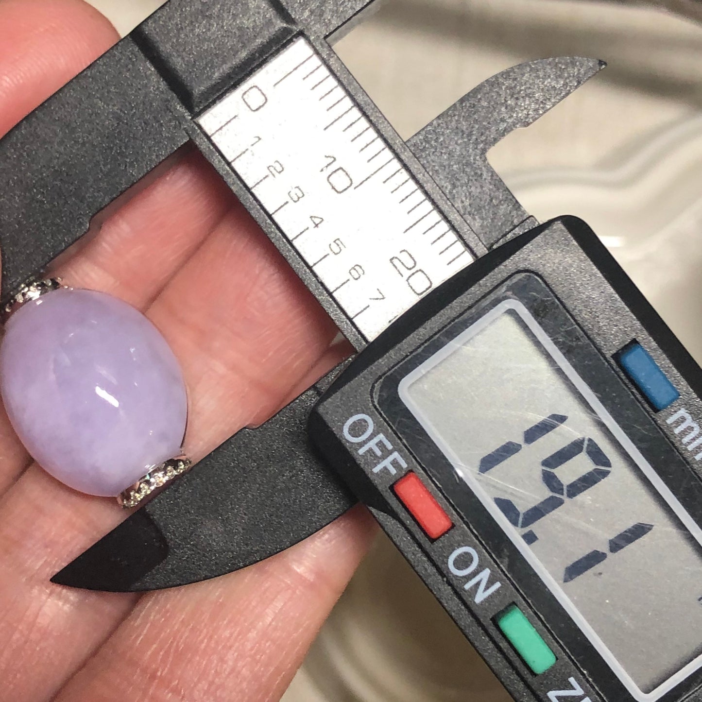 19.1mm Grade A Lavender Cabochon Pendant Set On 18K White Gold With Diamonds