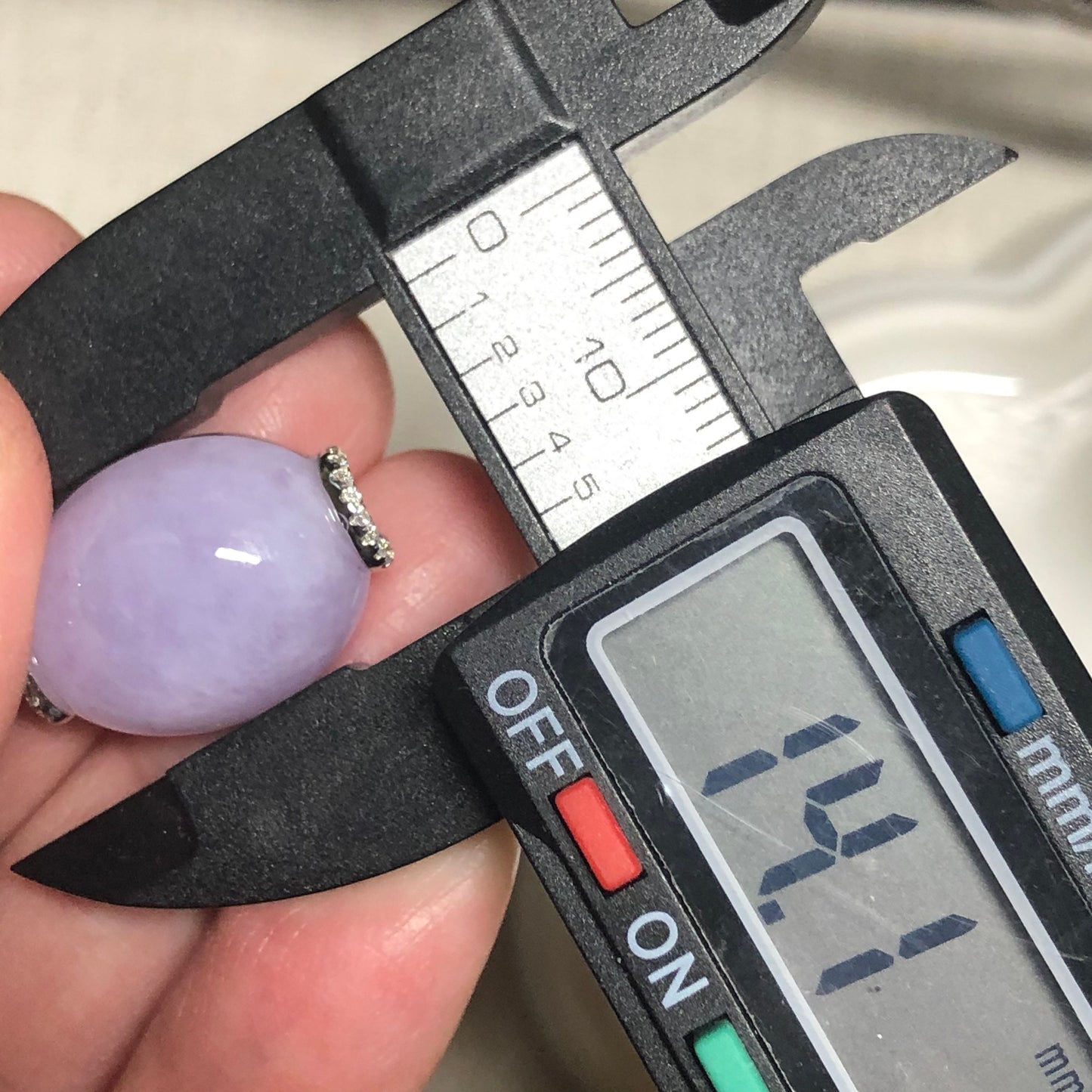 19.1mm Grade A Lavender Cabochon Pendant Set On 18K White Gold With Diamonds