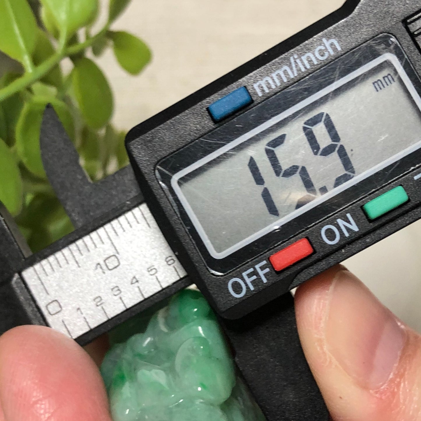 42.1mm Jadeite Jade Green Wuji Carved Ruyi Panda Display Figurine Pendant