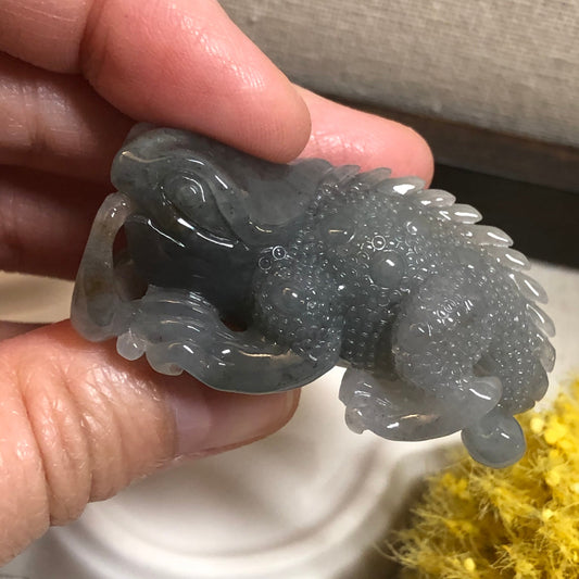 45.9mm Grade A Wuji Grey Carved Lizard Jadeite Jade Display Figurine