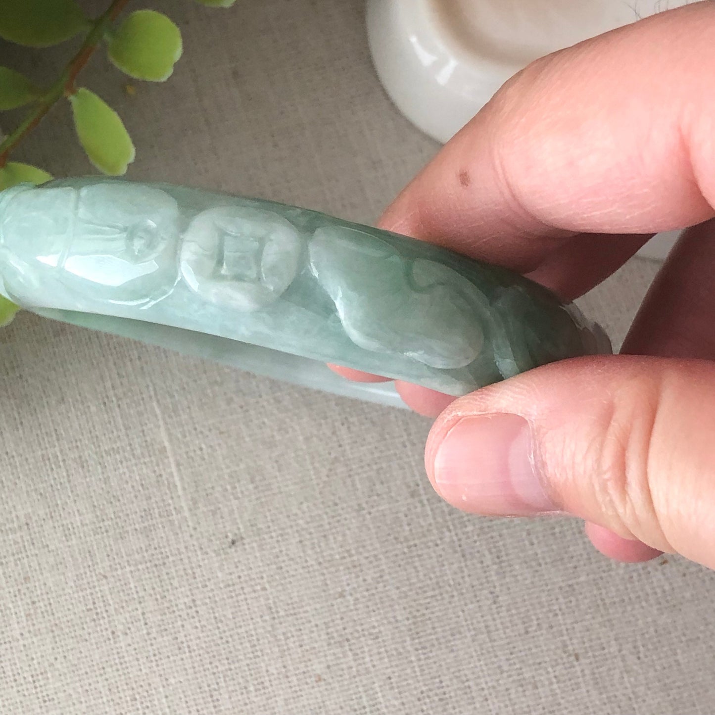 57.8 mm Jadeite Jade Green Carved Ruyi Flower Pattern Bangle