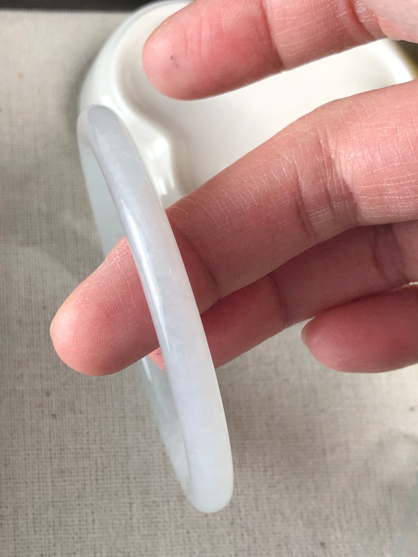 53-54mm Jadeite Jade Icy Round Shaped Bangle