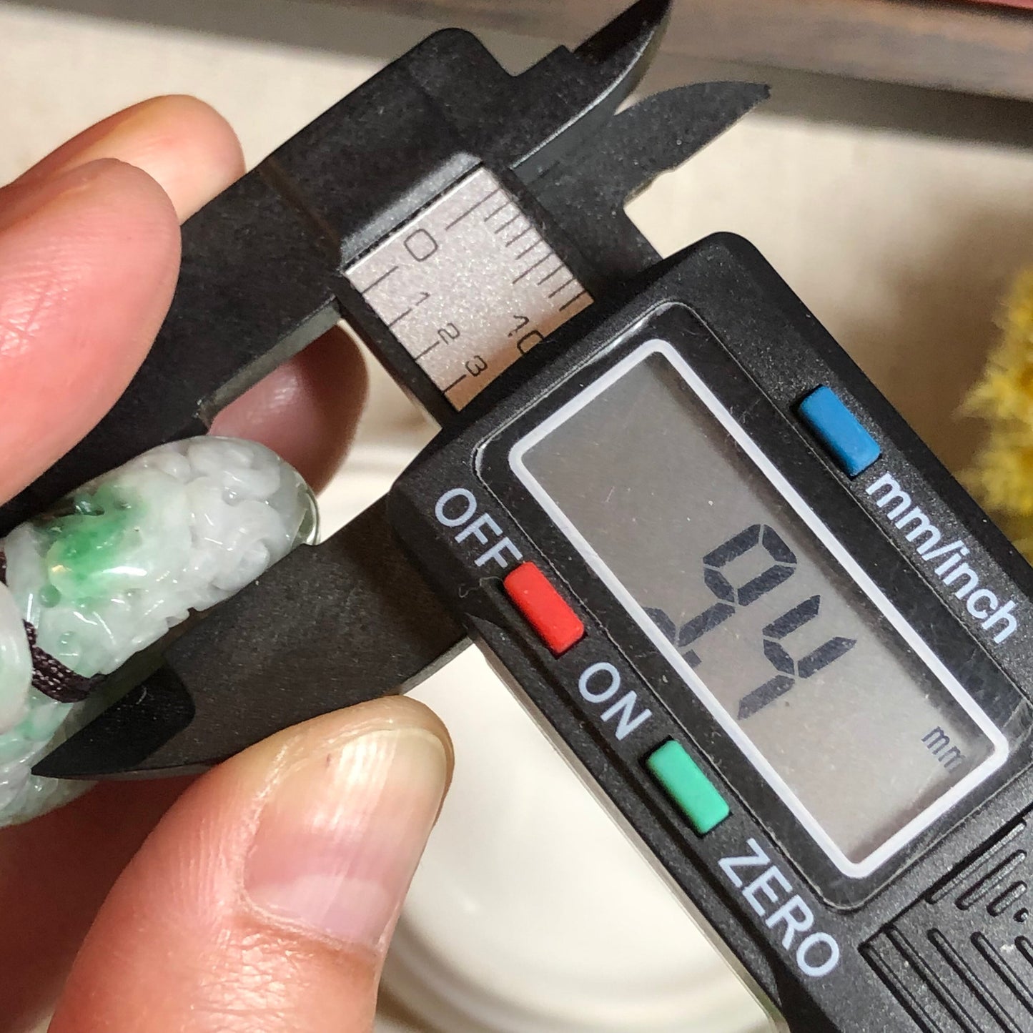 30.9 mm Jadeite Jade Green Moss Carved Asian Pattern Peace Donut Pendant RARE