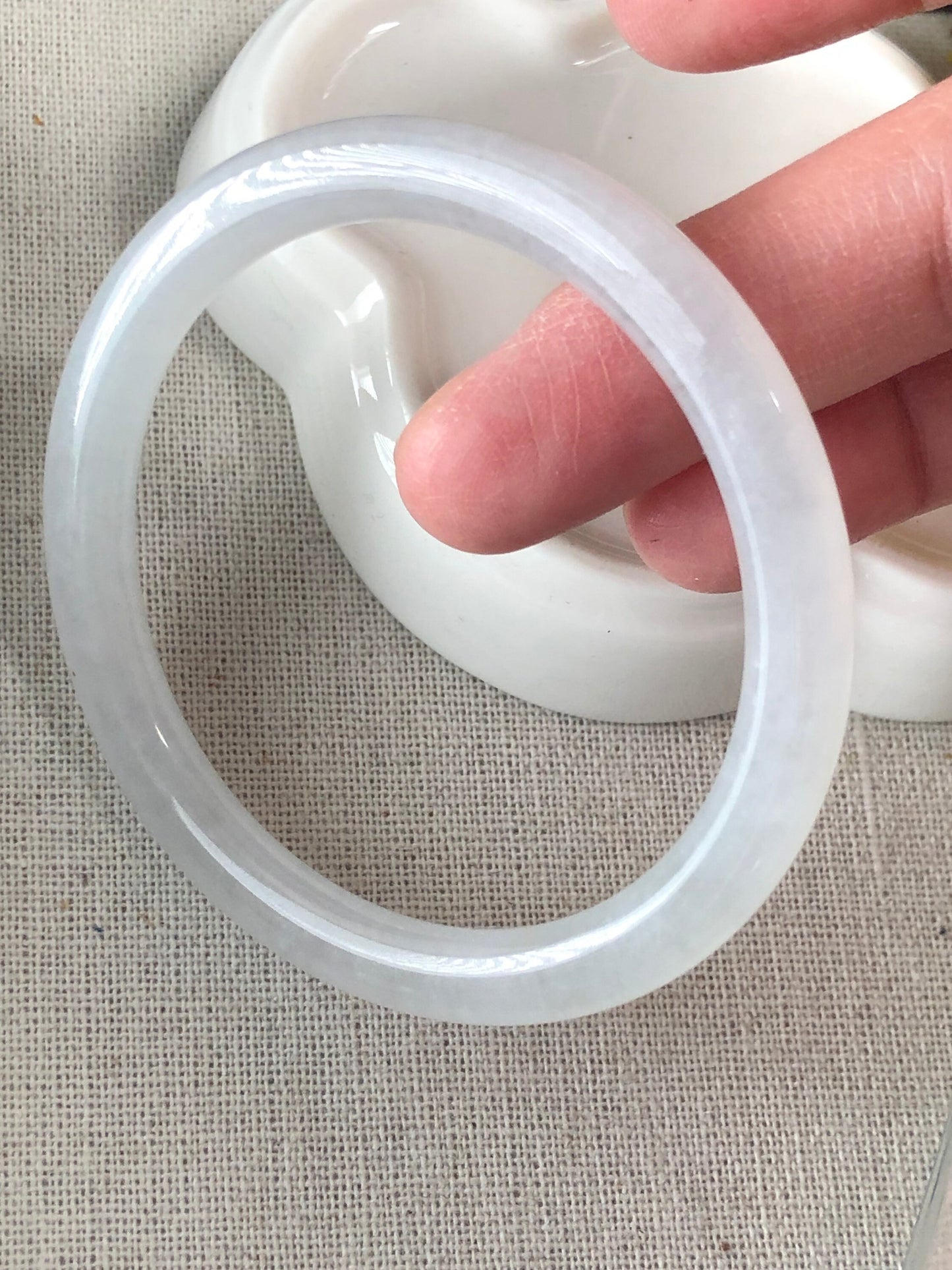 53-54mm Jadeite Jade Icy Round Shaped Bangle