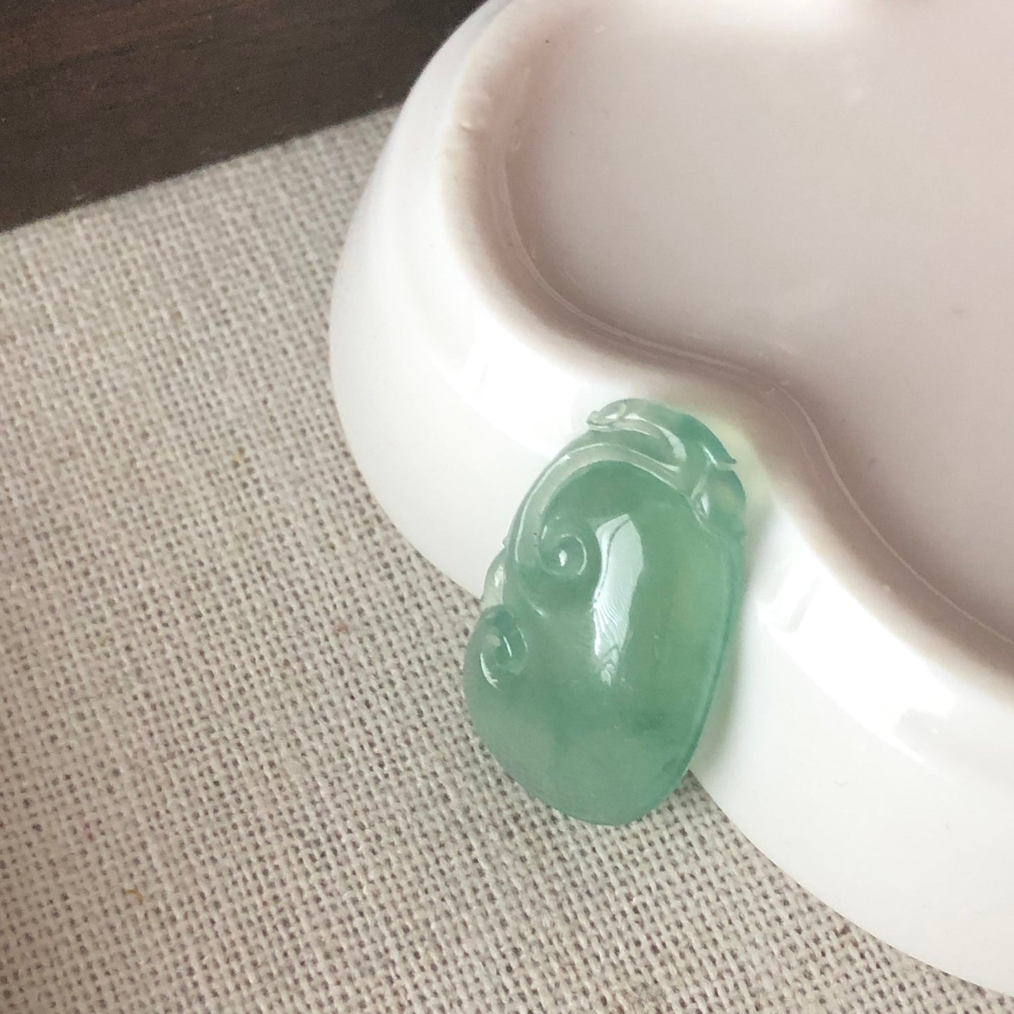 Grade A Carved Icy Green Jadeite Jade Ruyi Gemstone Pendant Customization