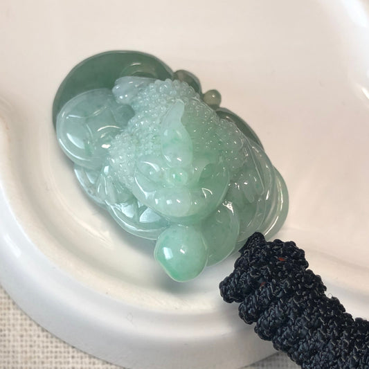 32.5mm Green Jadeite Jade Carved 3 Legged Toad Pendant