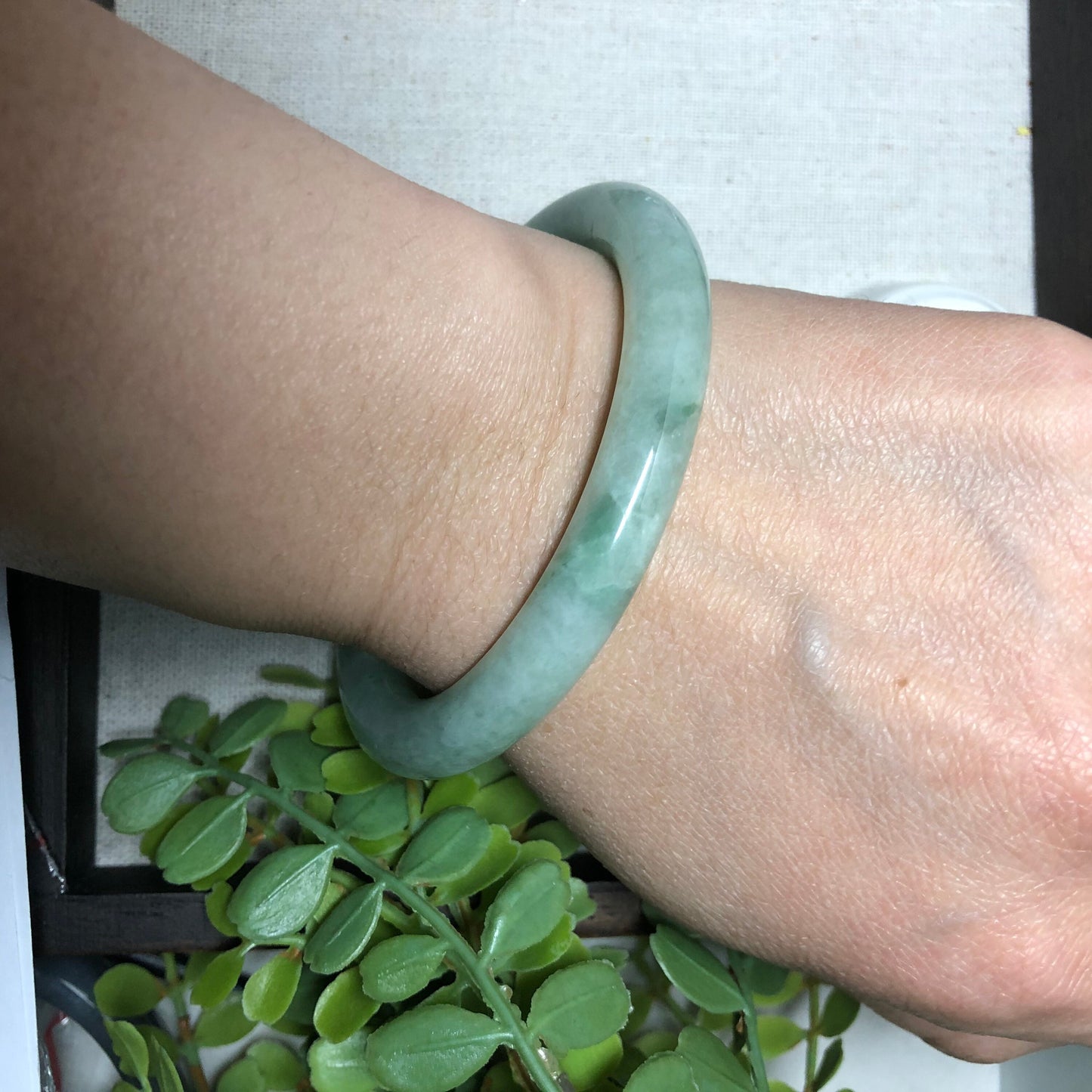 56.7-58.7mm Earthy Green Float Flowers Jadeite Jade Bangle