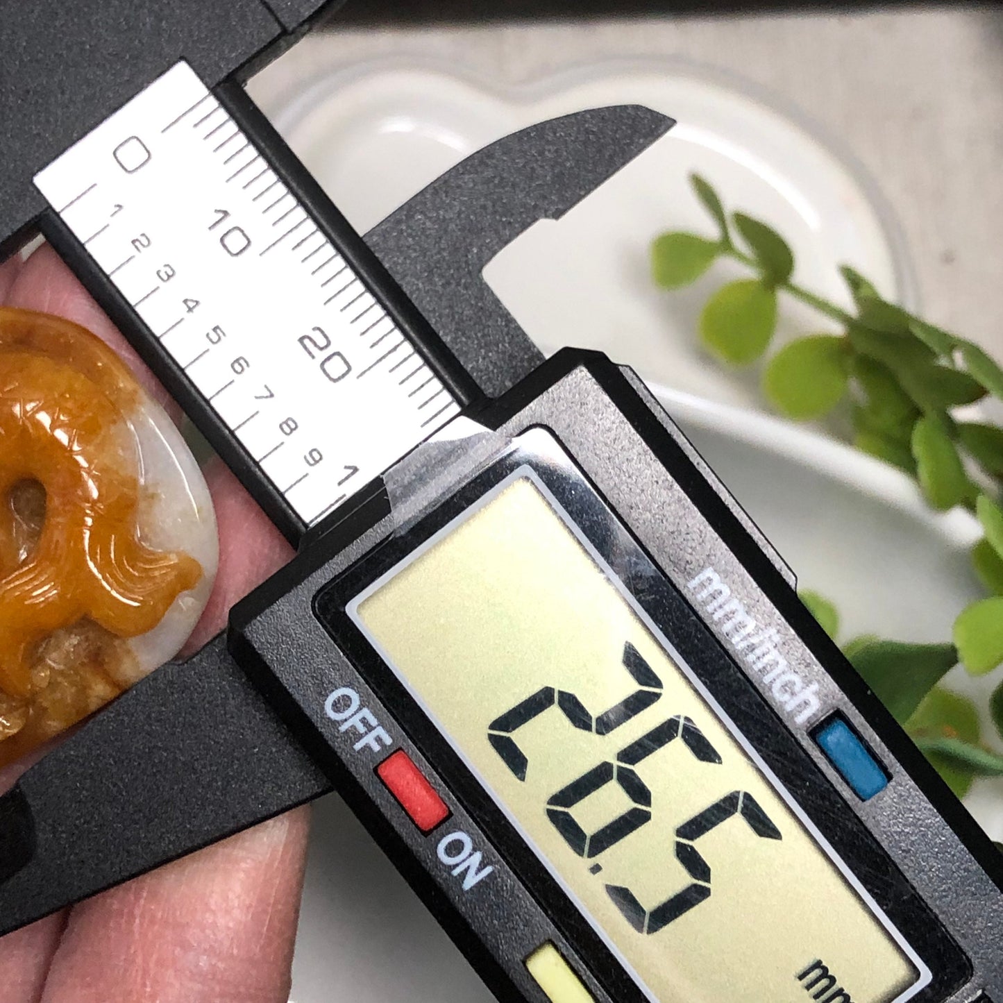 45.4mm Yellow Brown Jadeite Jade Carved Dragon Fish Pendant Neck Rope Tie