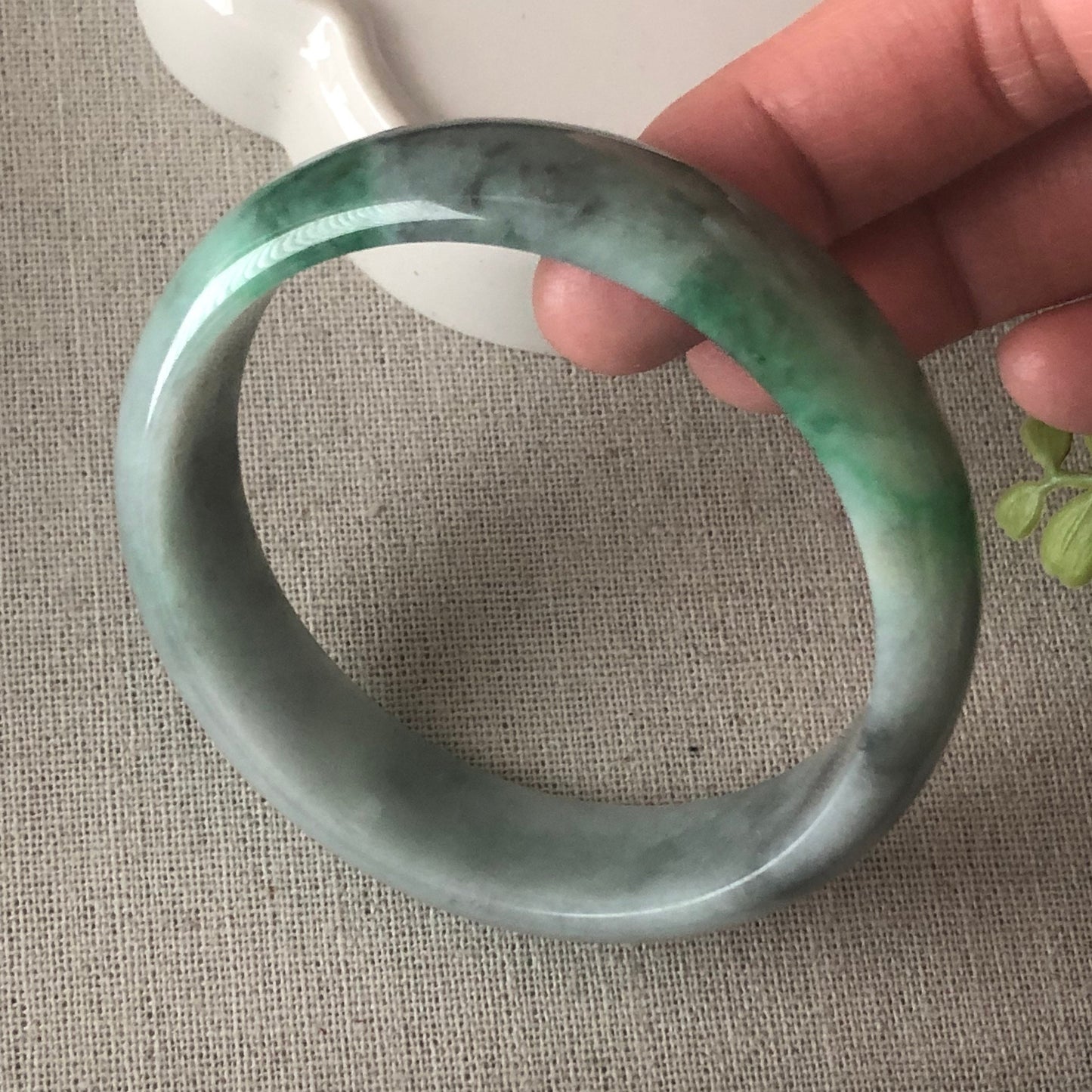 58 mm Jadeite Jade Spicy Green Wuji Black Bangle