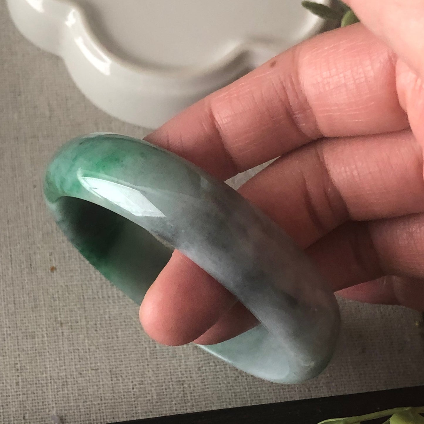 58 mm Jadeite Jade Spicy Green Wuji Black Bangle