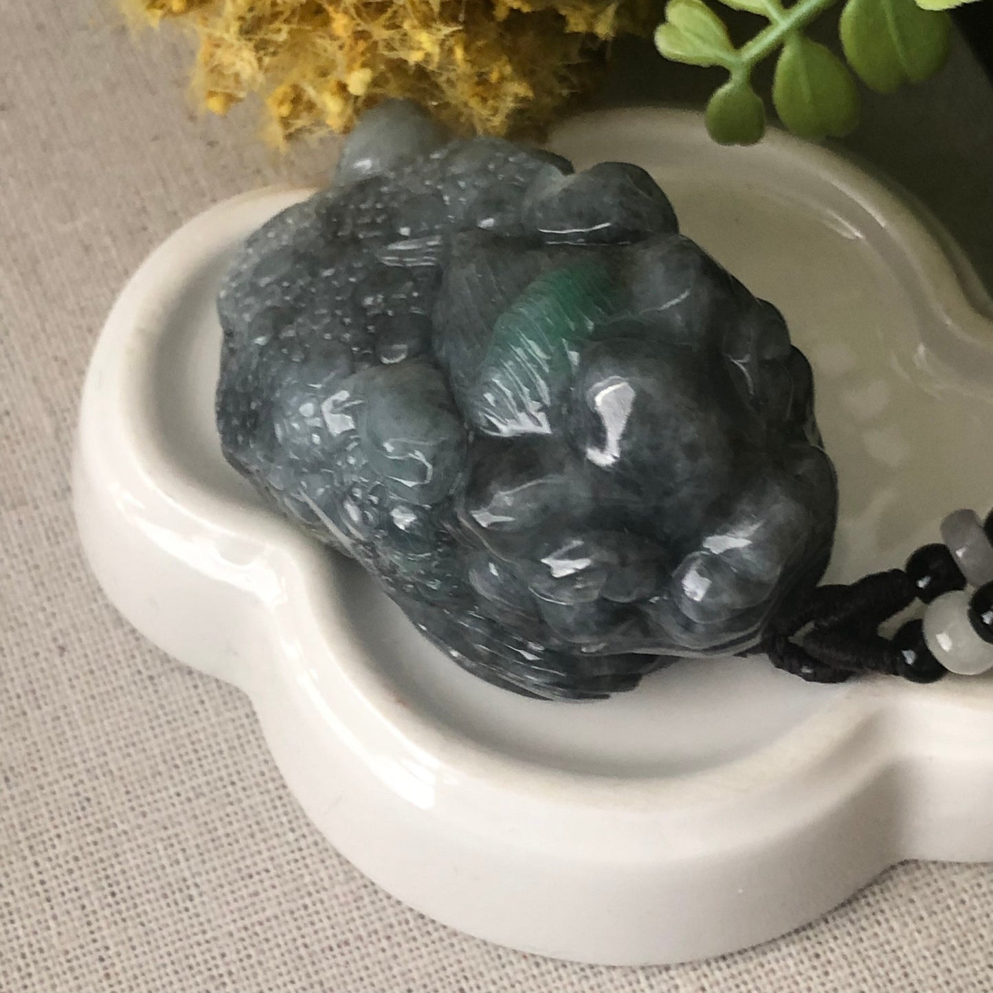 51mm Jadeite Jade Wuji Black Green 3 Legged Toad Pendant Neck Rope Tie
