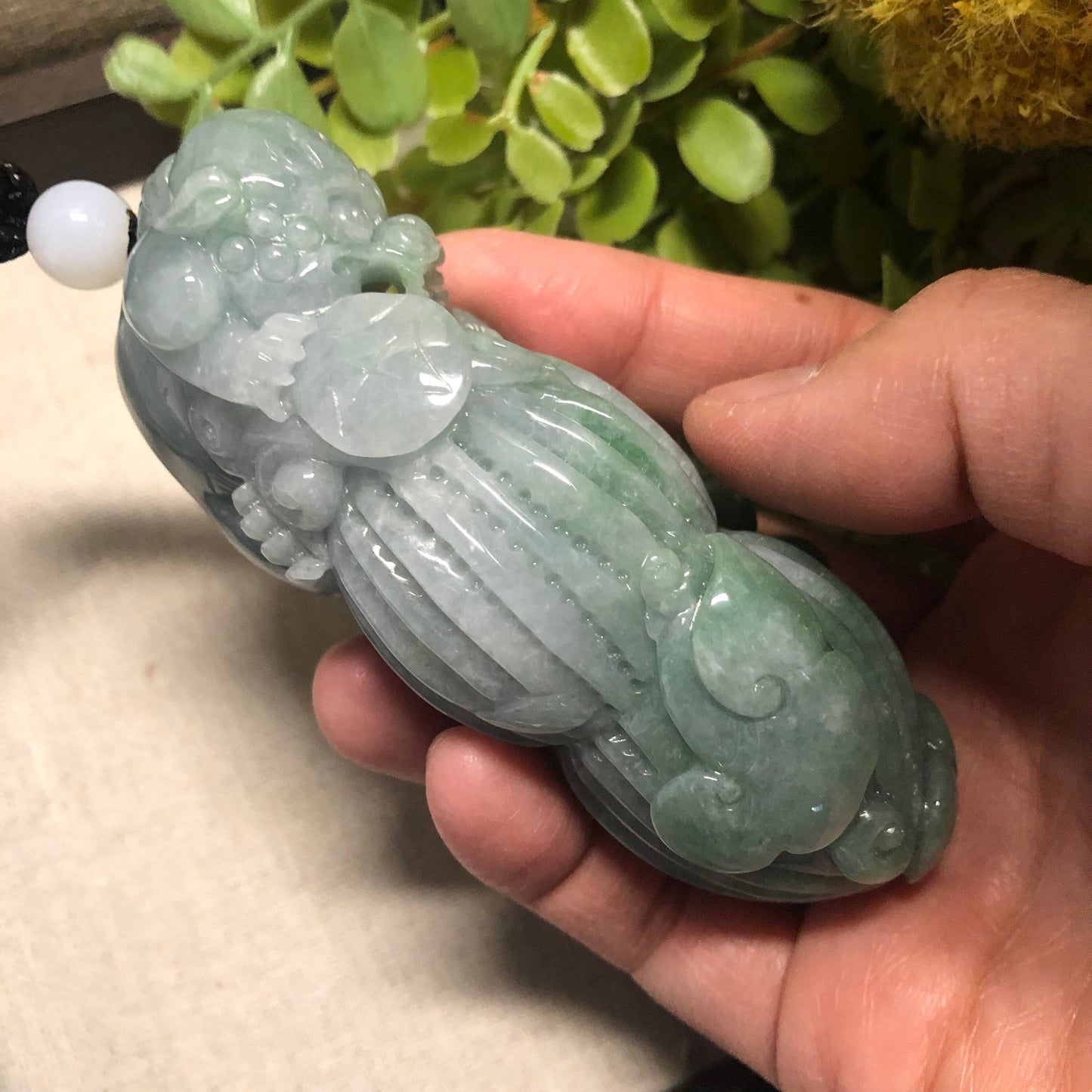 92.7mm Green Jadeite Jade Carved 3 Legged Toad Peanut Display