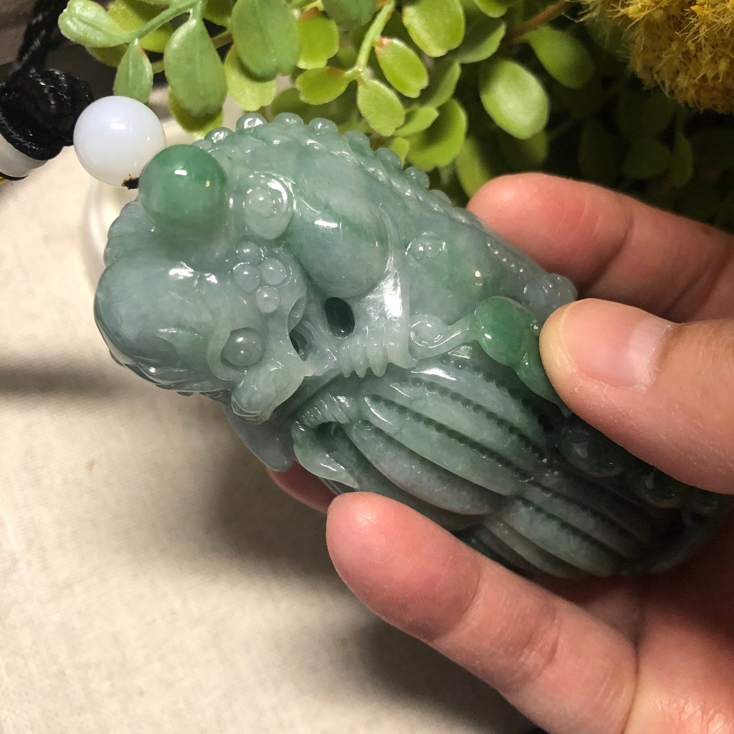 92.7mm Green Jadeite Jade Carved 3 Legged Toad Peanut Display