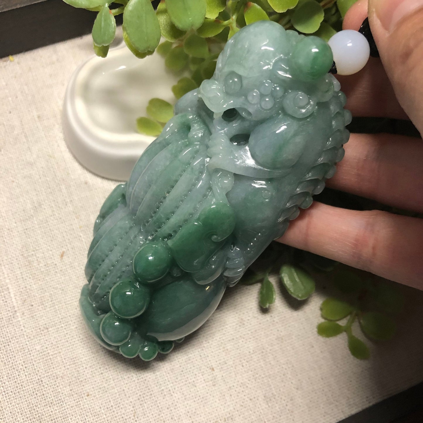 92.7mm Green Jadeite Jade Carved 3 Legged Toad Peanut Display