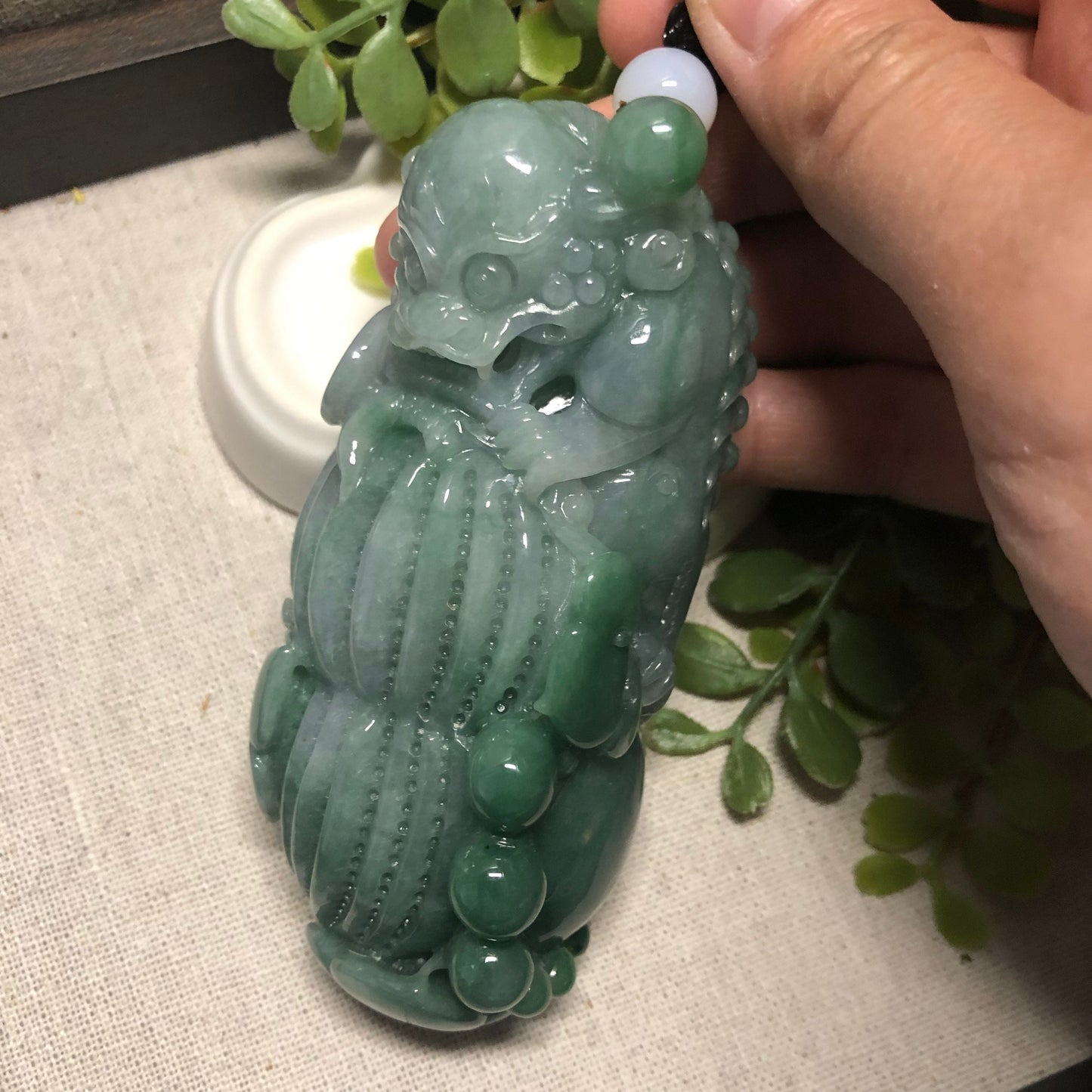 92.7mm Green Jadeite Jade Carved 3 Legged Toad Peanut Display