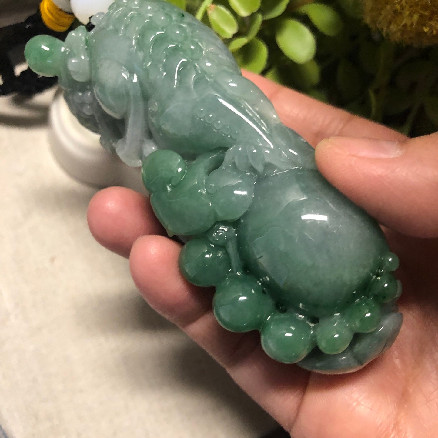 92.7mm Green Jadeite Jade Carved 3 Legged Toad Peanut Display