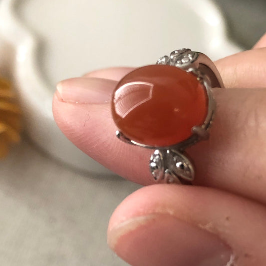 925S AGATE Icy Red Oval Cabochon Ring set on Sterling Silver