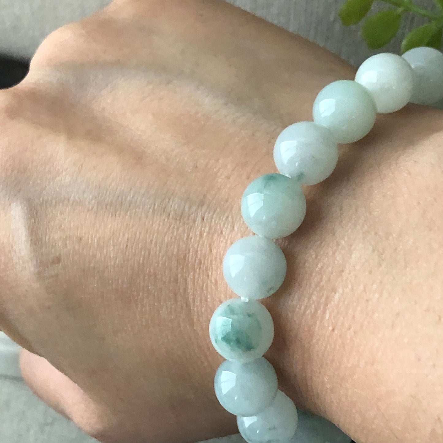 10 mm Green Float Flowers Jade Jadeite Round Bead Bracelet