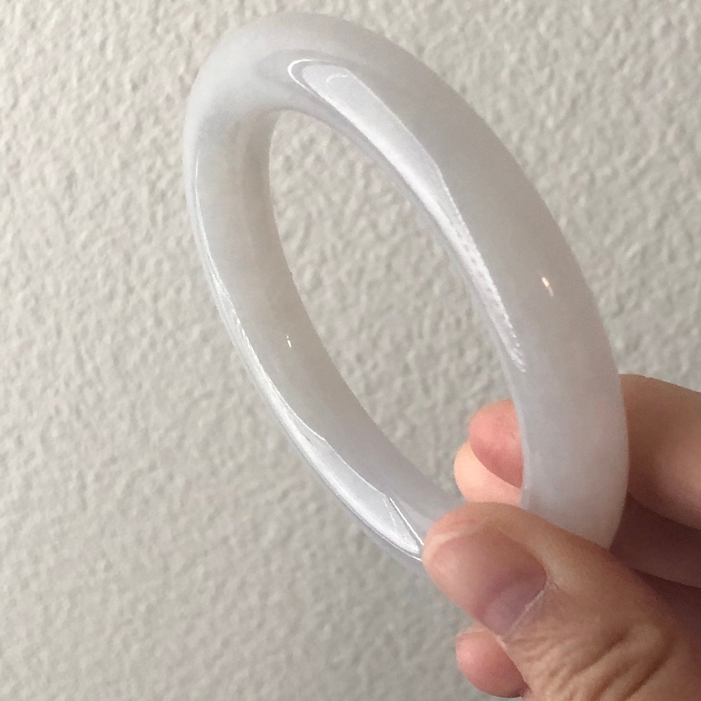 57-59 mm Icy White Tint Lavender Jadeite Jade Round shaped Bangle