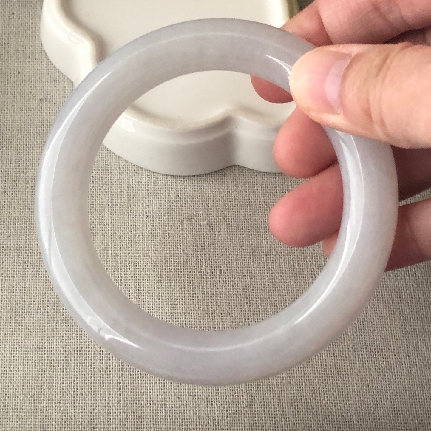 57-59 mm Icy White Tint Lavender Jadeite Jade Round shaped Bangle