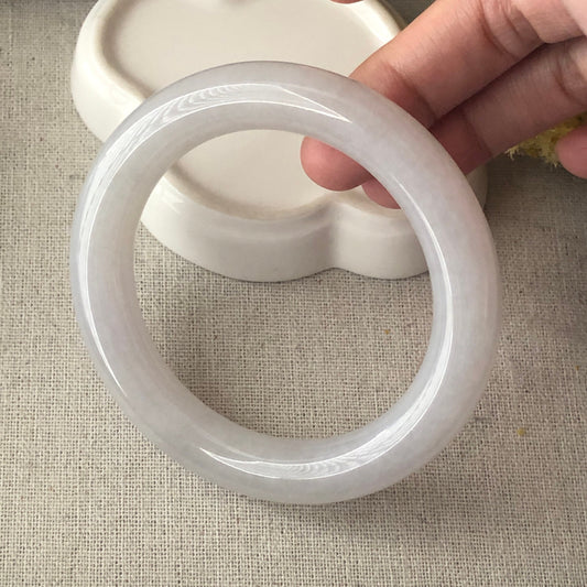 57-59 mm Icy White Tint Lavender Jadeite Jade Round shaped Bangle