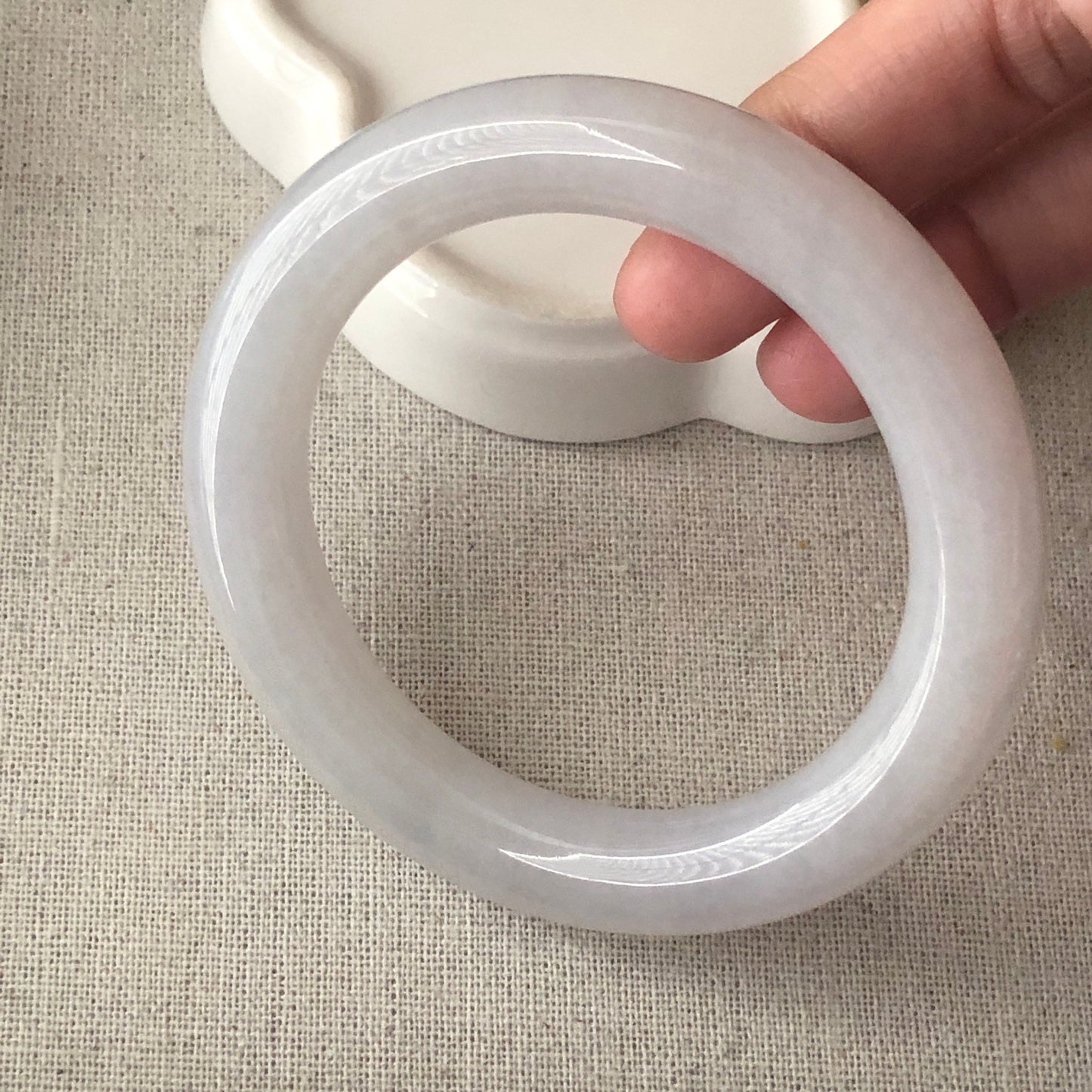 57-59 mm Icy White Tint Lavender Jadeite Jade Round shaped Bangle