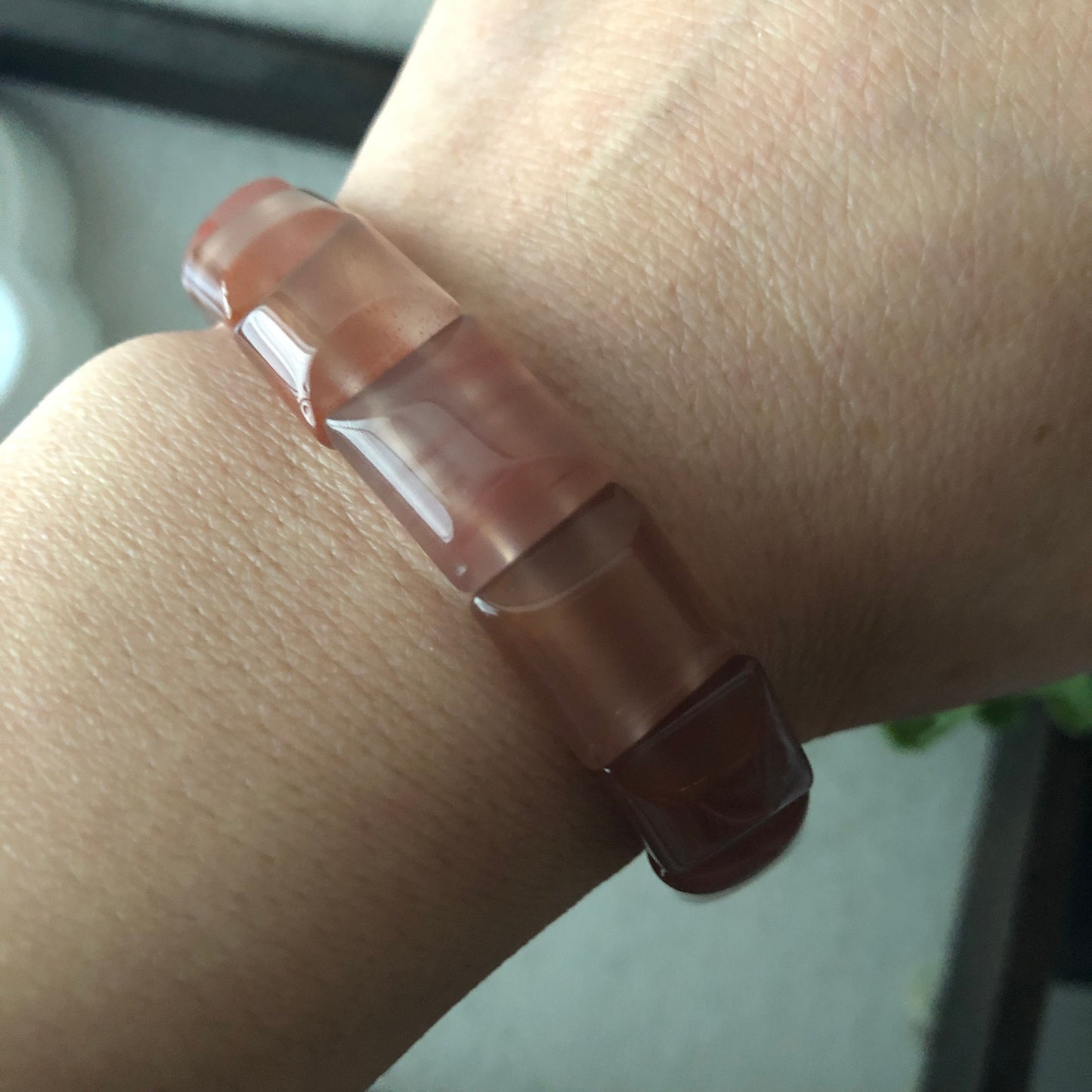 12mm Natural Agate Gradient Mauve Shell Carved Bracelet