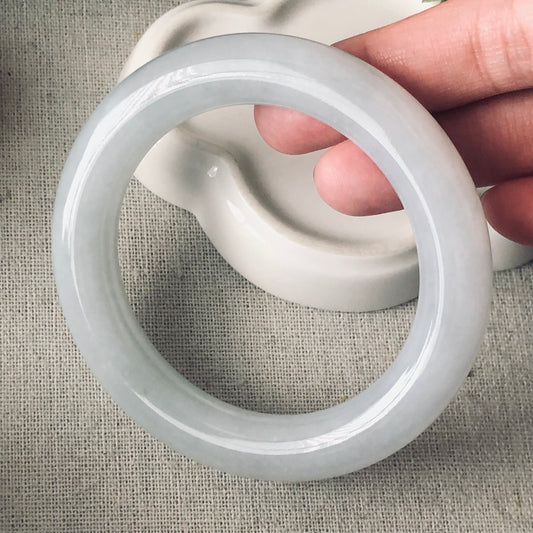 54.5-55.5 mm Icy Jadeite Jade round shaped Bangle