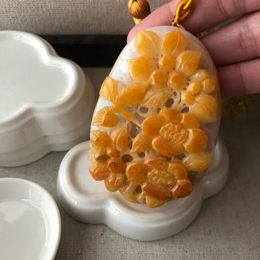 75.9 mm Yellow Brown Glutinous 3D Carved Flower Landscape Pendant