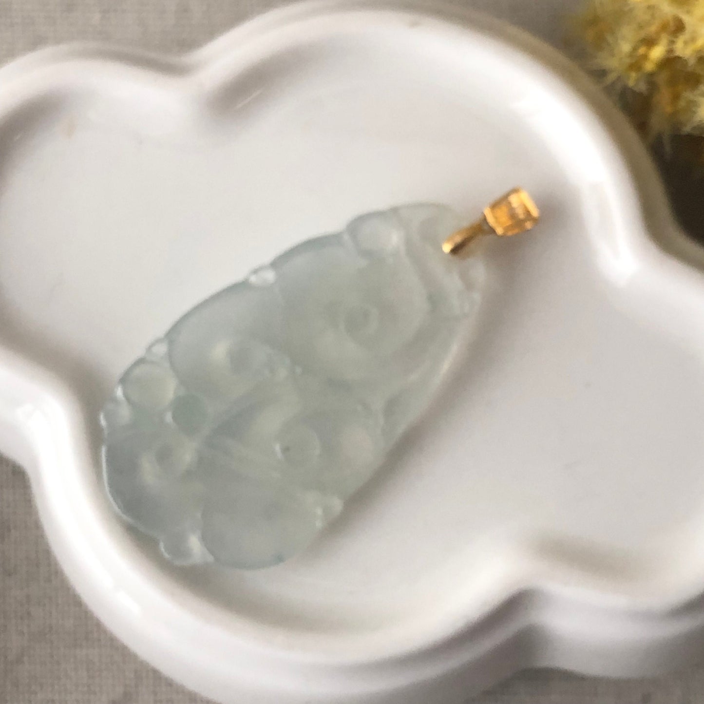 18K Gold 39mm High Icy Jadeite Jade Gloss Ruyi Cloud Pendant