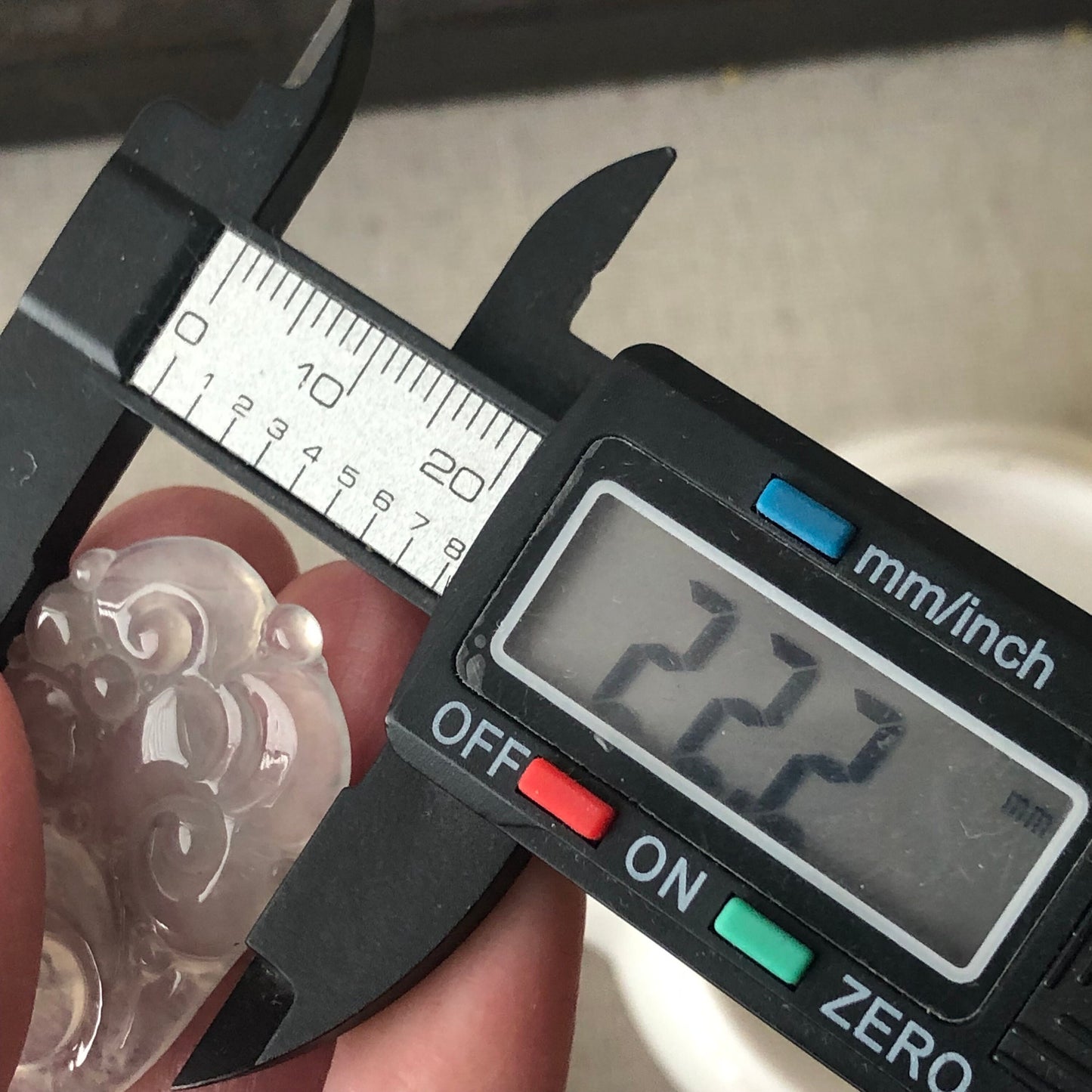 18K Gold 39mm High Icy Jadeite Jade Gloss Ruyi Cloud Pendant