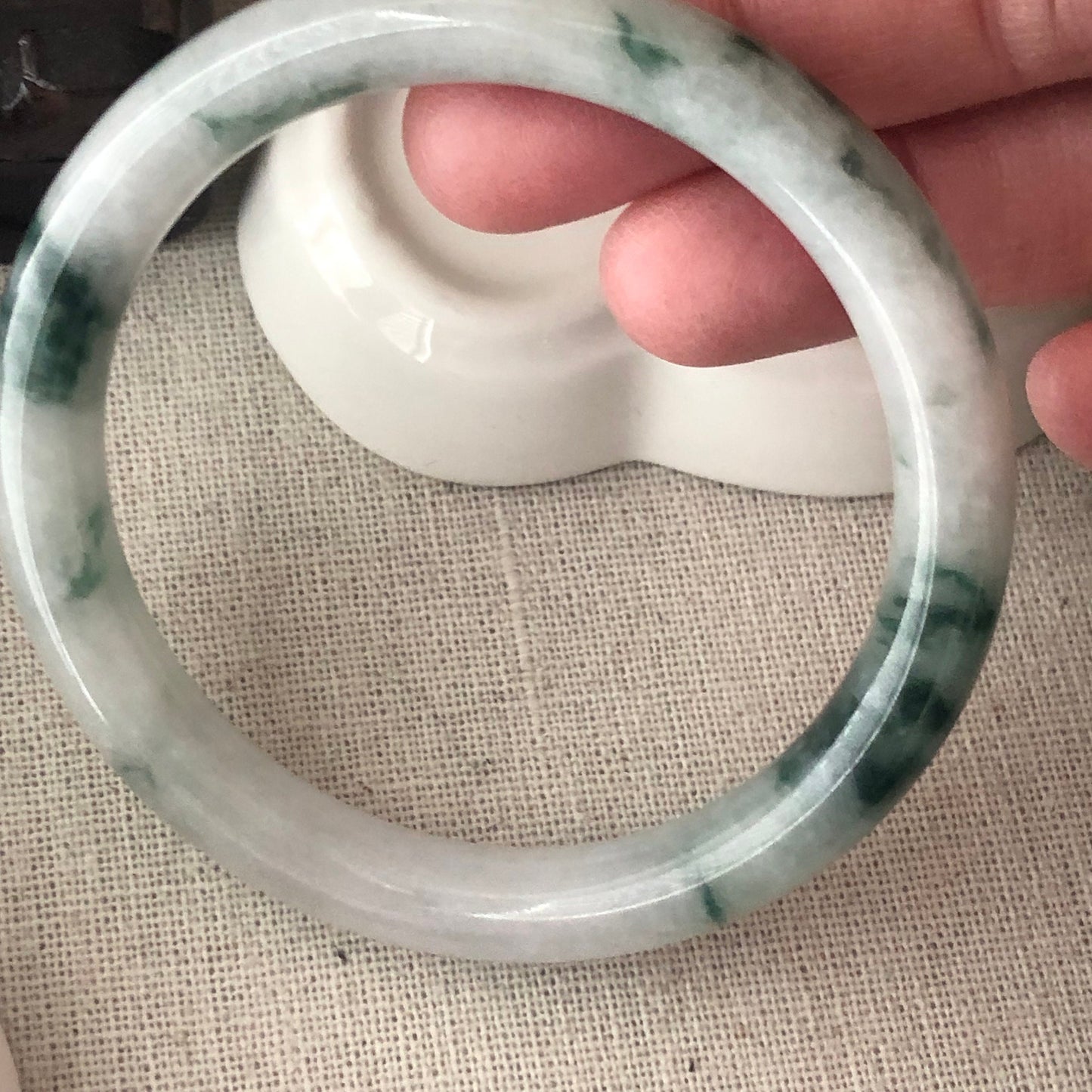 54-55mm Icy Green Float Flowers Round Jadeite Jade Bangle