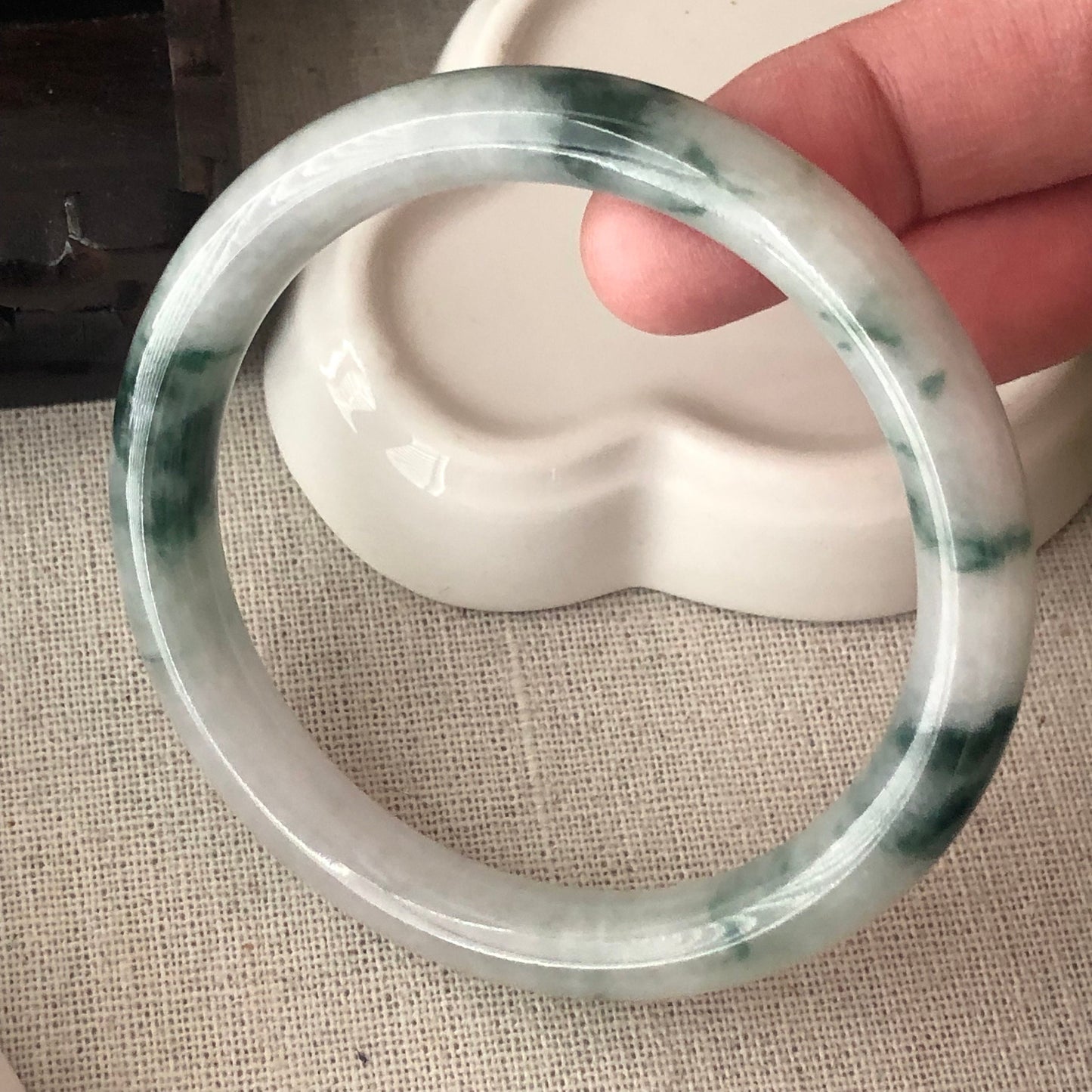 54-55mm Icy Green Float Flowers Round Jadeite Jade Bangle
