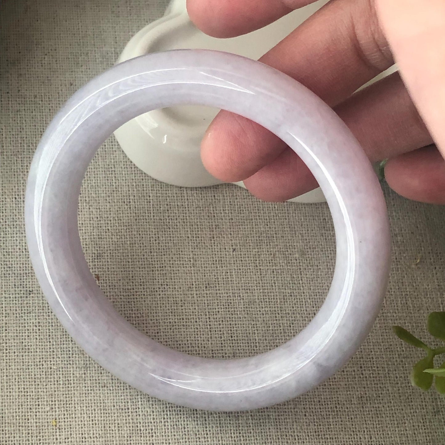 55-56 mm Light Lavender Jadeite Jade Round Shaped Bangle