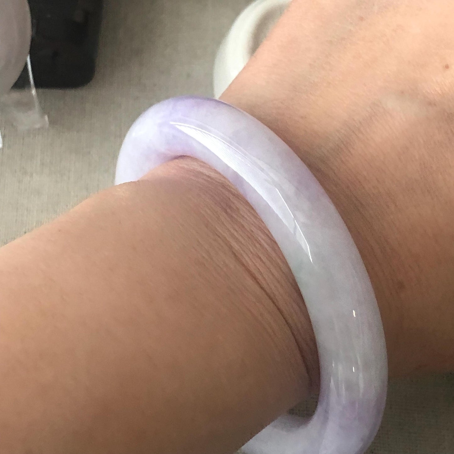 56.4 mm Lavender Green Float Flowers Jadeite Jade Round Shaped Bangle