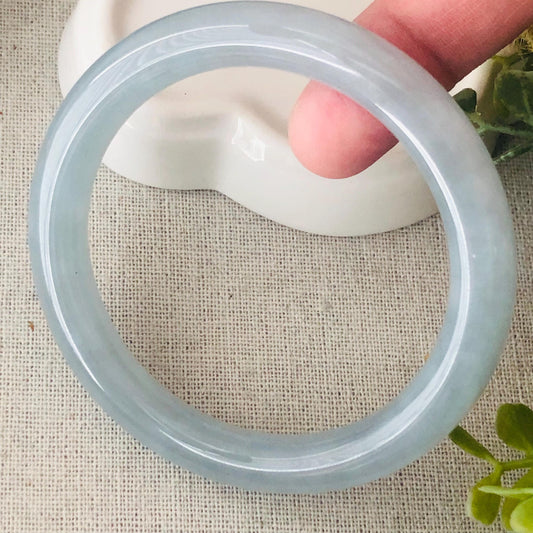 54.5-55.5 mm Icy Blue Jadeite Jade Round Shaped Bangle