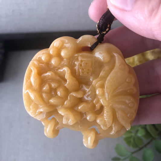 55.7 mm Yellow Brown Carved Flower Butterfly Pendant