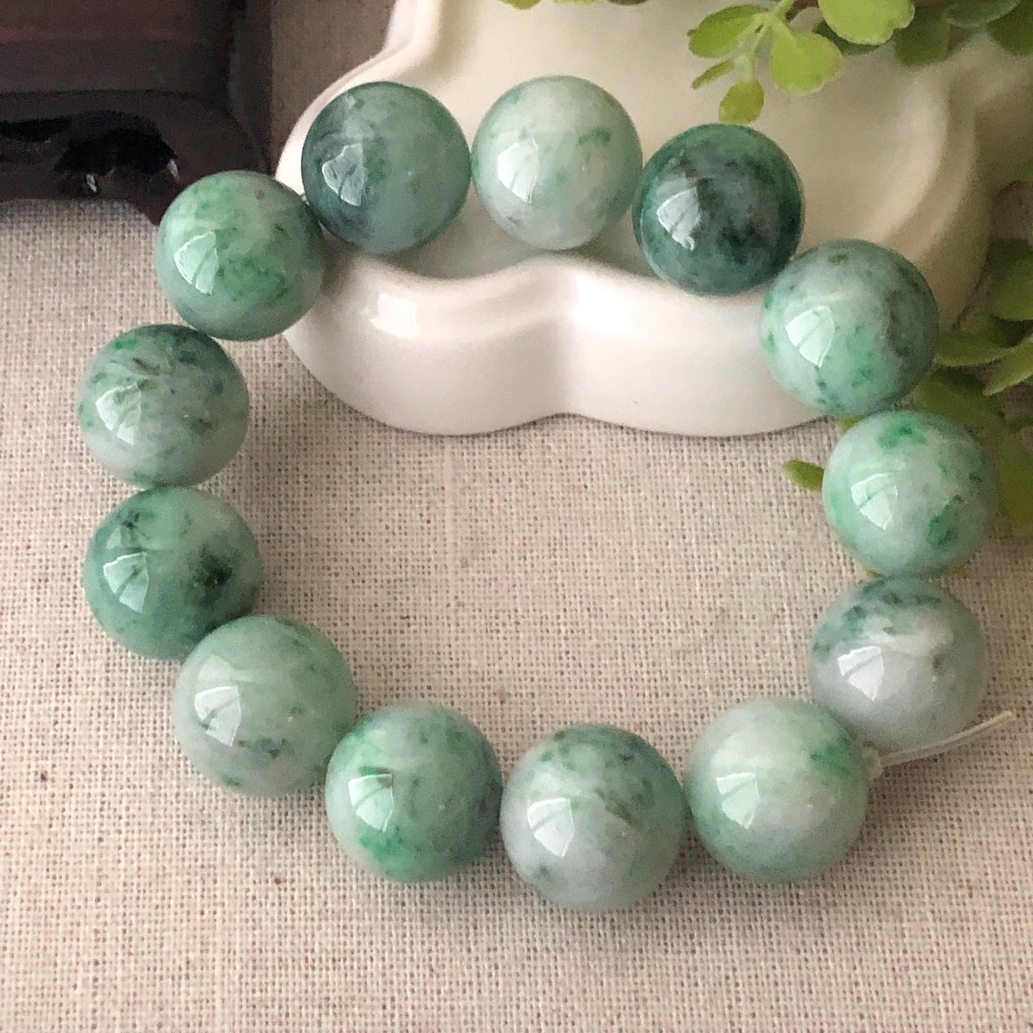 16mm Jade Jadeite Green Float Flowers Round Bead Bracelet RARE